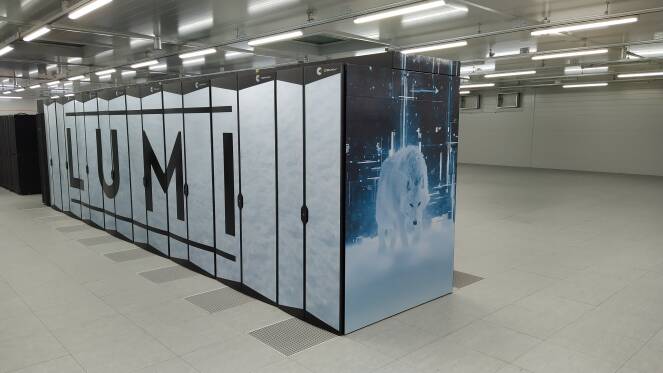 Pierwsza faza instalacji superkomputera LUMI, fot. Juha Torvinen, CSC